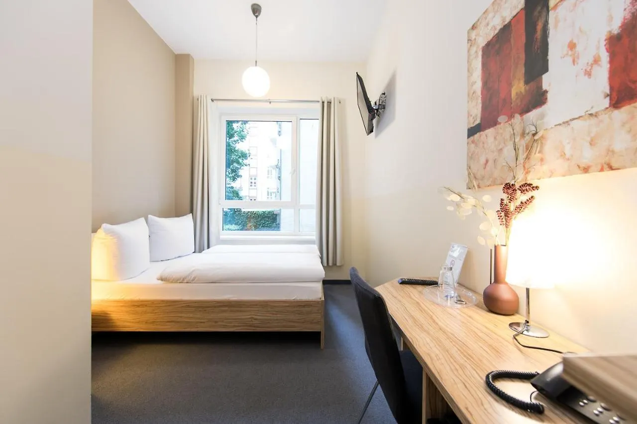 ***  Nu Wave Hotel Berlin - Digital Check-In 2025 גרמניה