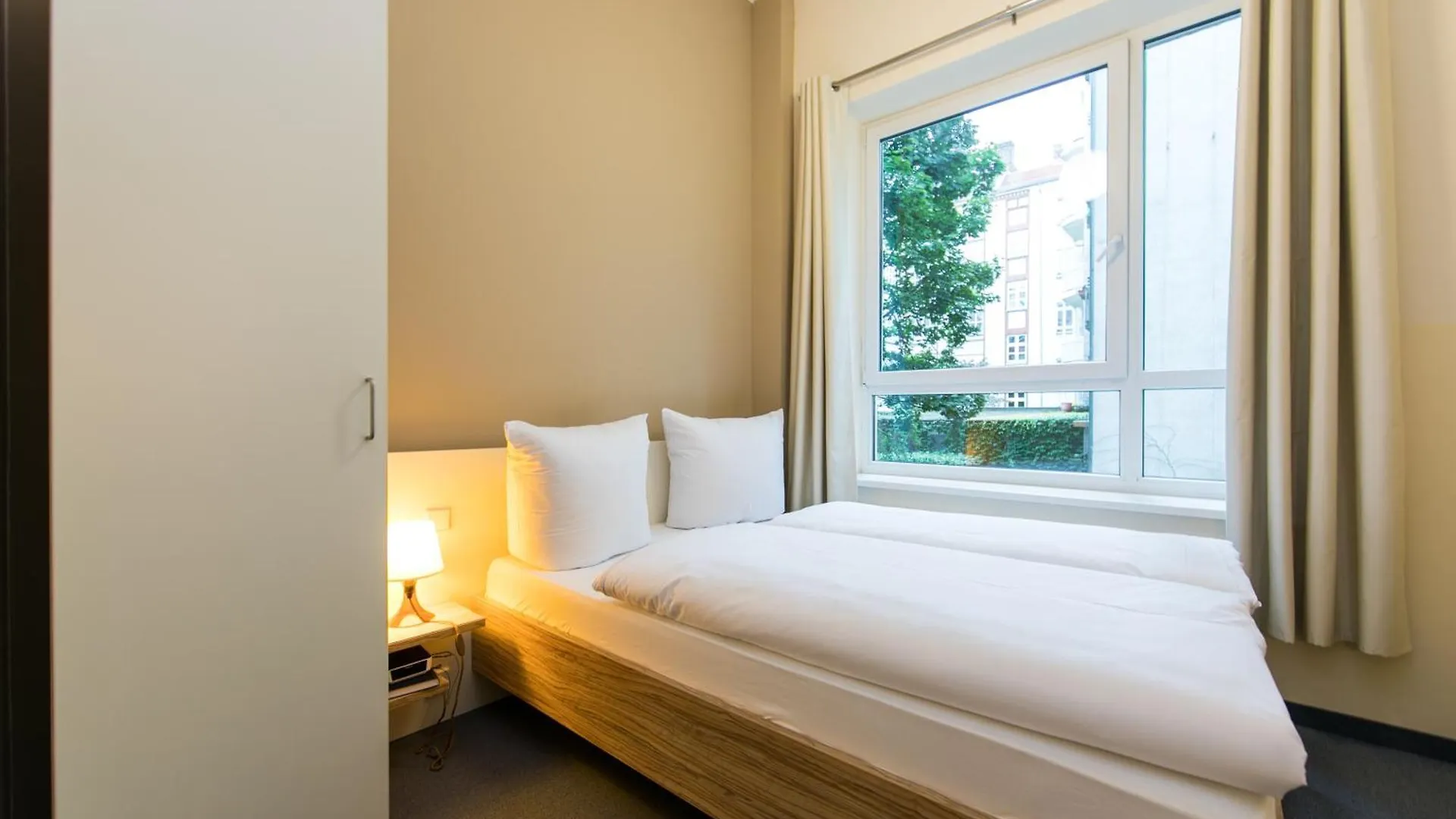 Nu Wave Hotel Berlin - Digital Check-In 2025
