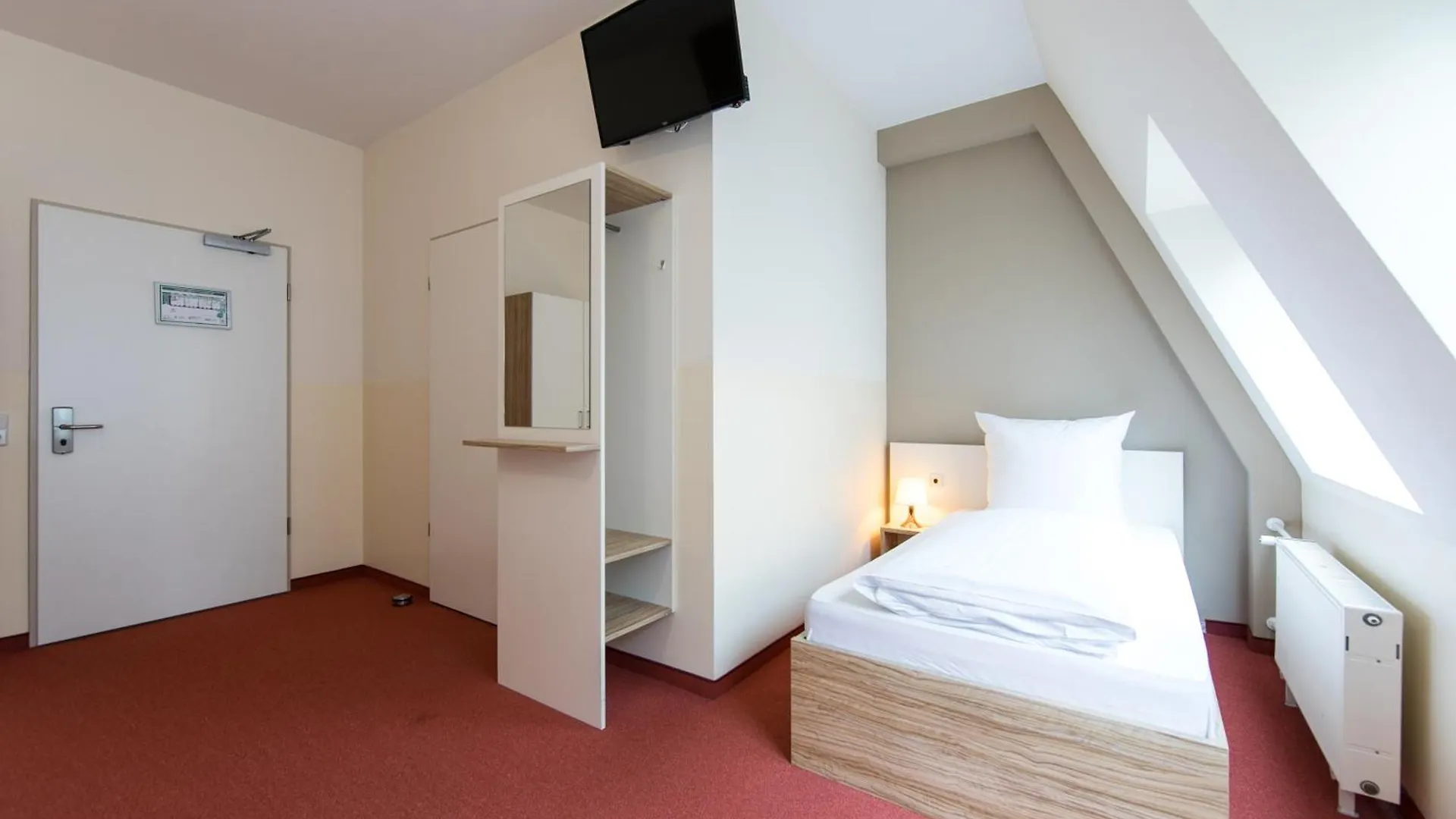 Nu Wave Hotel Berlin - Digital Check-In 2025