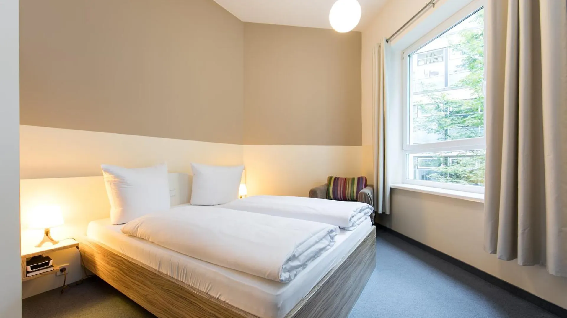Nu Wave Hotel Berlin - Digital Check-In 2025 Germany
