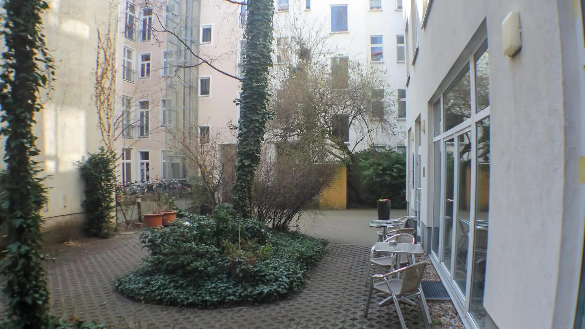 Nu Wave Hotel Berlin - Digital Check-In 2025