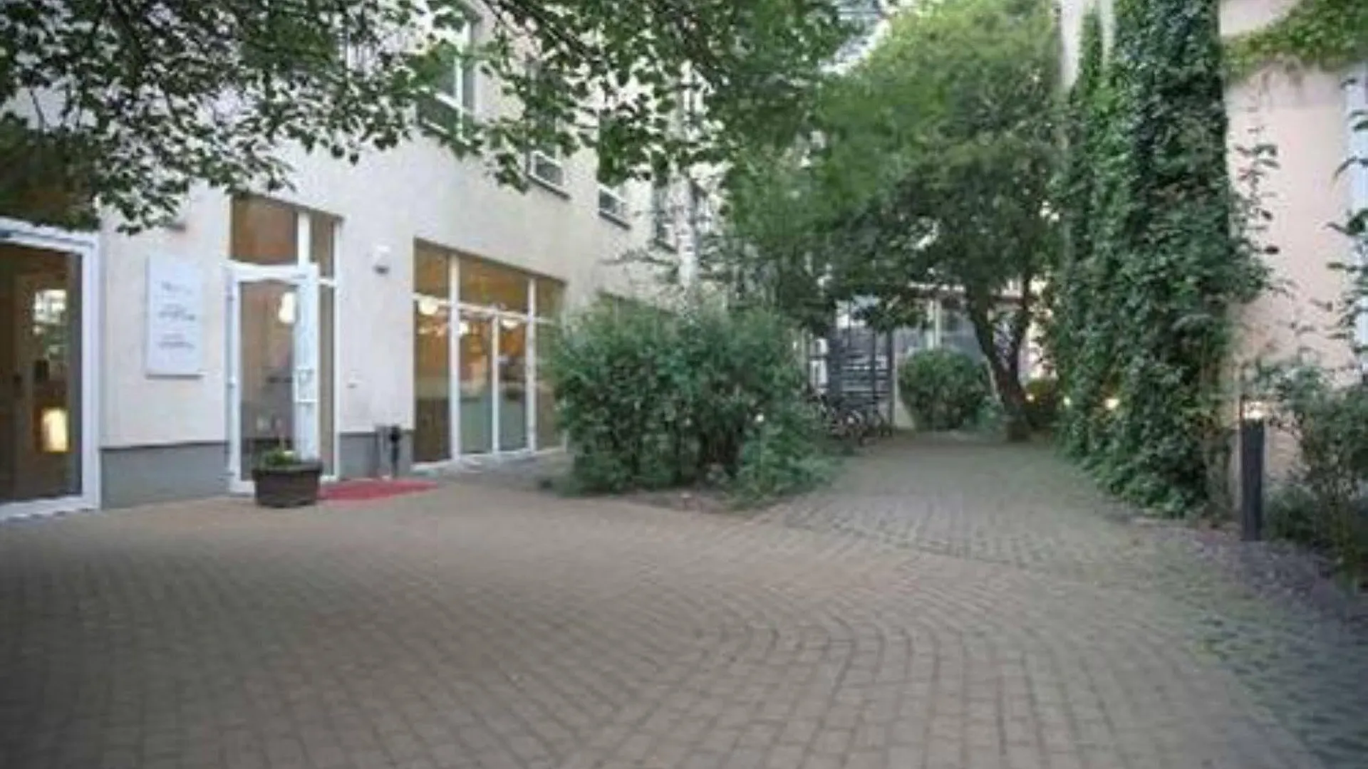 Nu Wave Hotel Berlin - Digital Check-In 2025