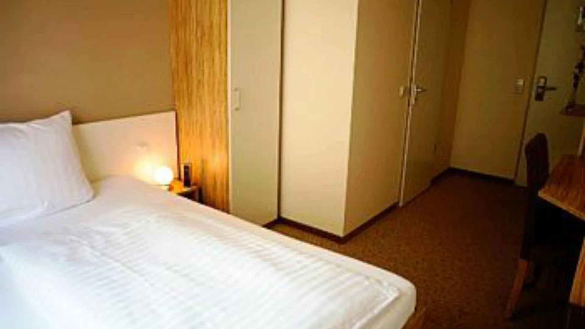 Nu Wave Hotel Berlin - Digital Check-In 2025