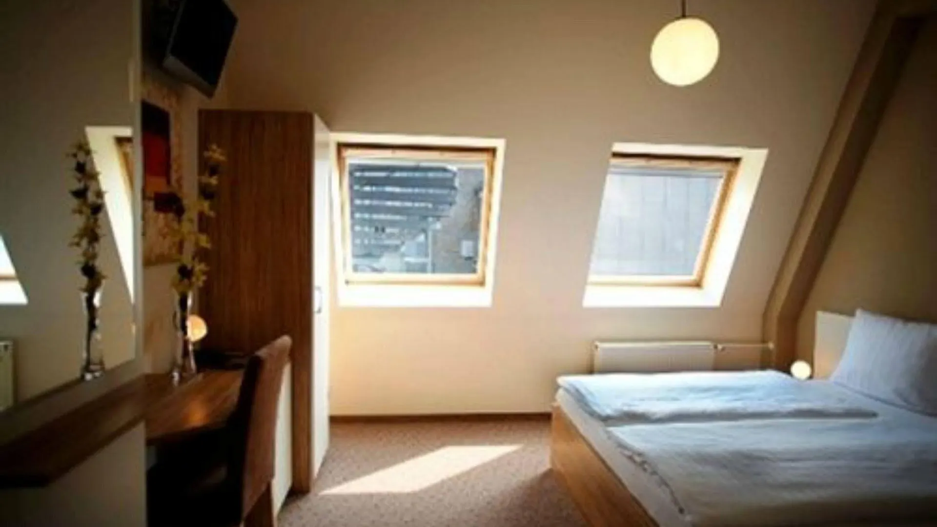 Nu Wave Hotel Berlin - Digital Check-In 2025