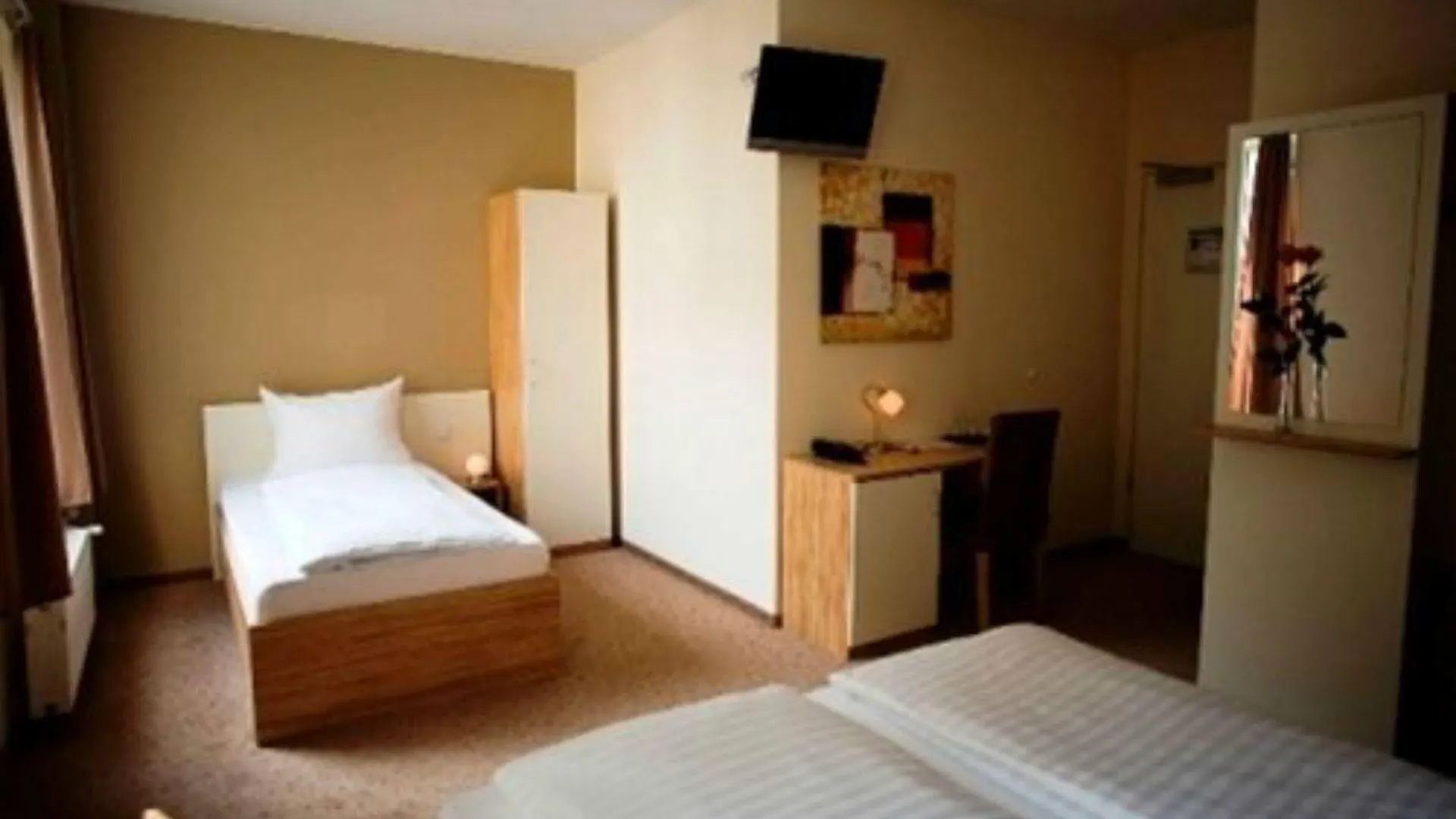 Nu Wave Hotel Berlin - Digital Check-In 2025 Germany